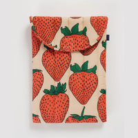 strawberry patterned puffy laptop sleeve 16"