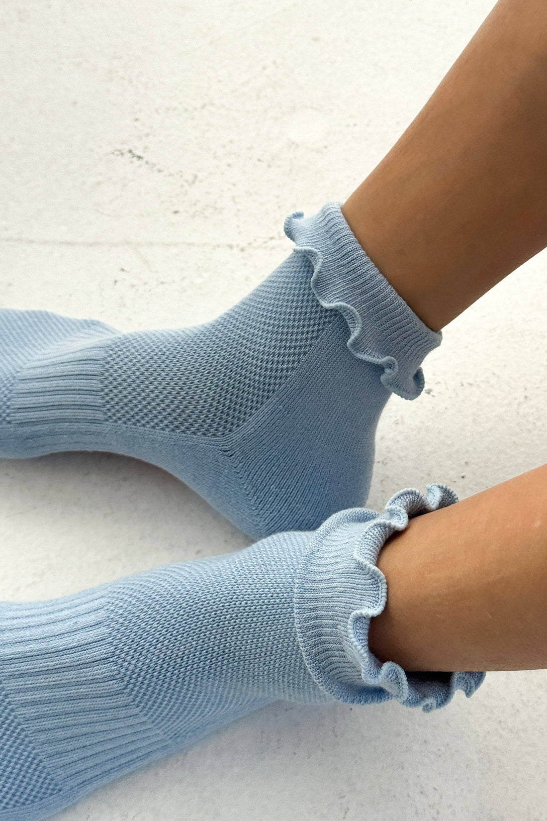 Ruffled Hugger Socks - Periwinkle/Red