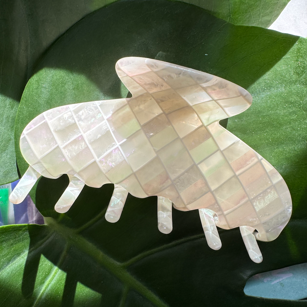 Iridescent Pearl Everyday Claw