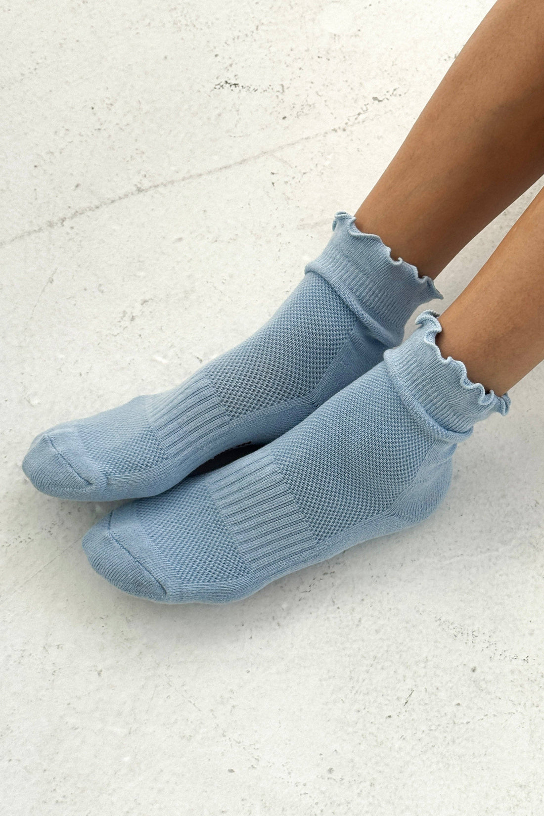 Ruffled Hugger Socks - Periwinkle/Red