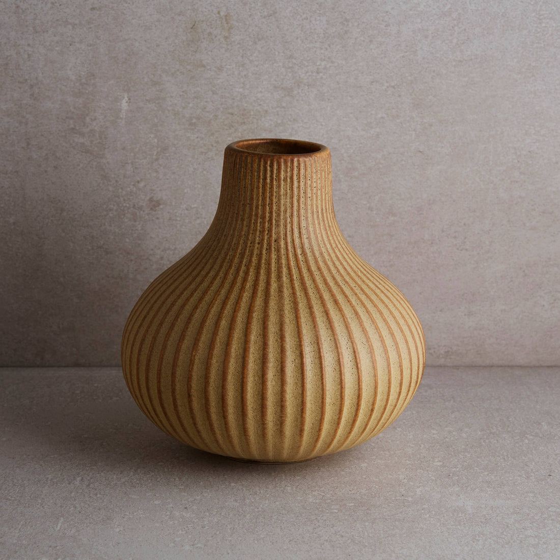 Beige ribbed fluted vase 