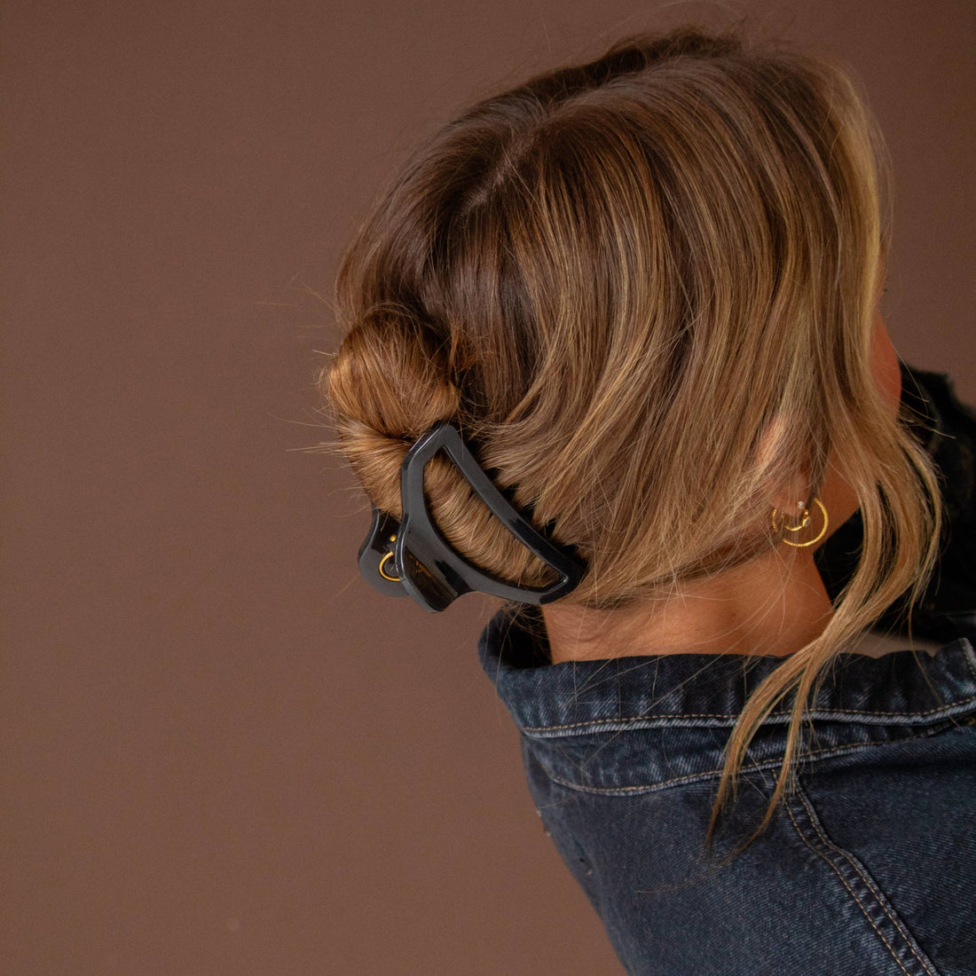 charcoal black glossy claw clip with half circle cut out 