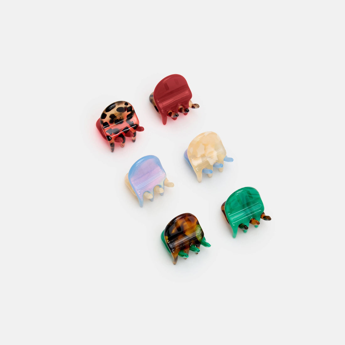 Six small hair claws with different color and pattern options including red, leopard print, cream, pastel blue, dark tortoiseshell, and green.