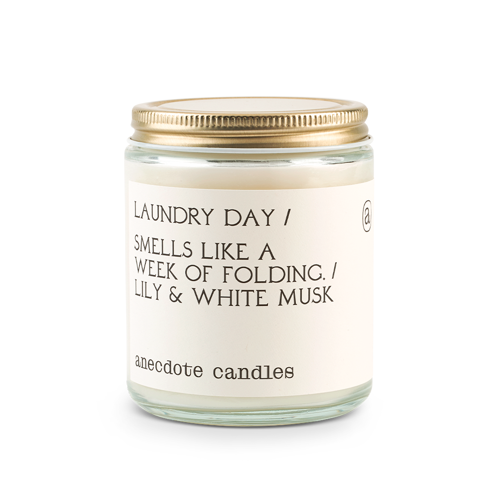 laundry day candle with lily and white musk scent notes