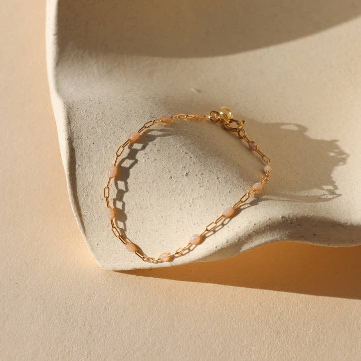 Gold chain bracelet with opal gems 