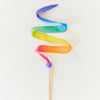 Mini streamer with rainbow silk