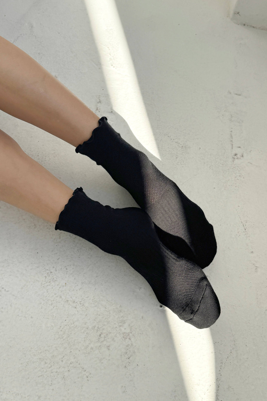 Ruffled Hugger Socks - Black