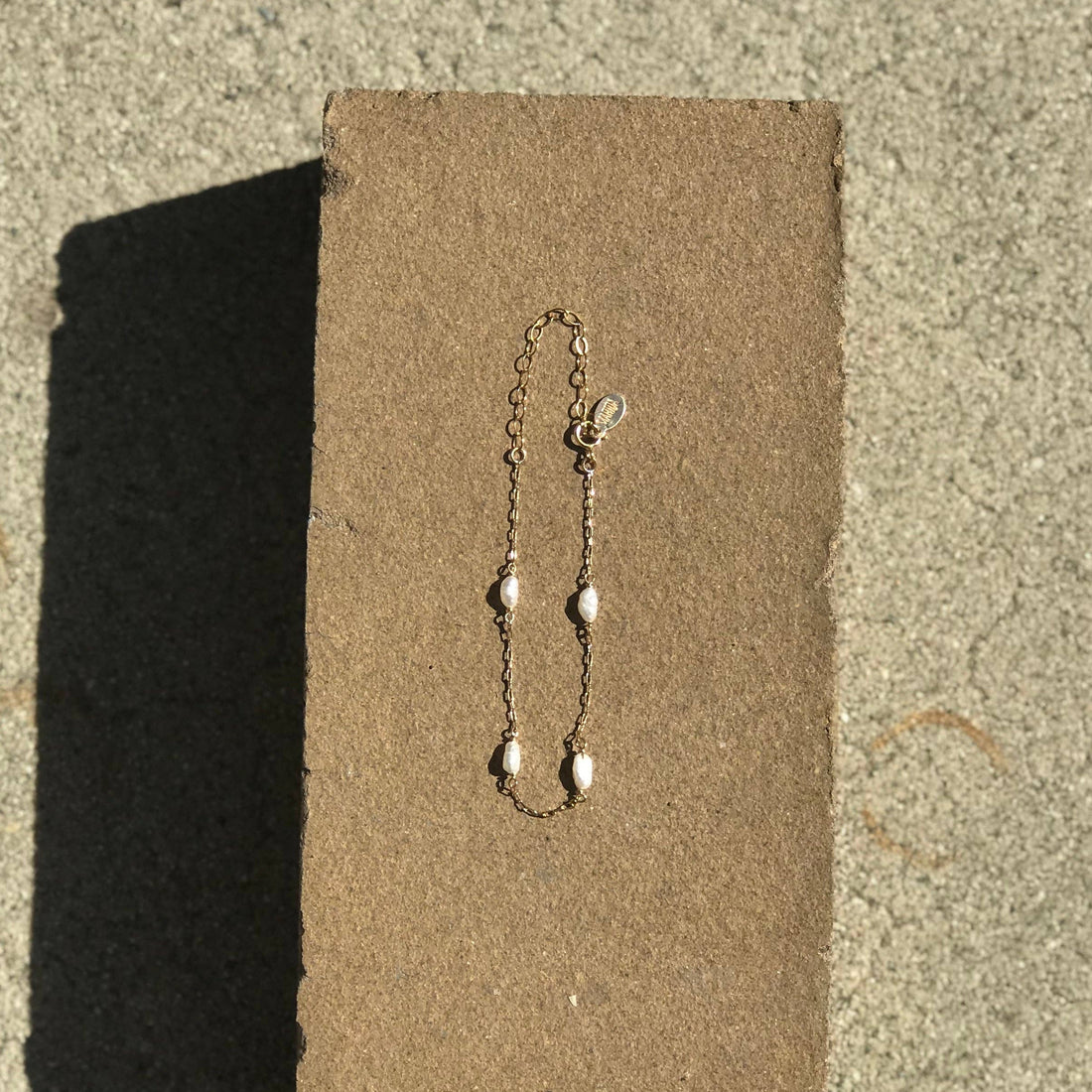 natural pearl and chain bracelet