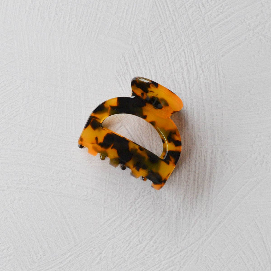 small hair claw in tortoise shell print