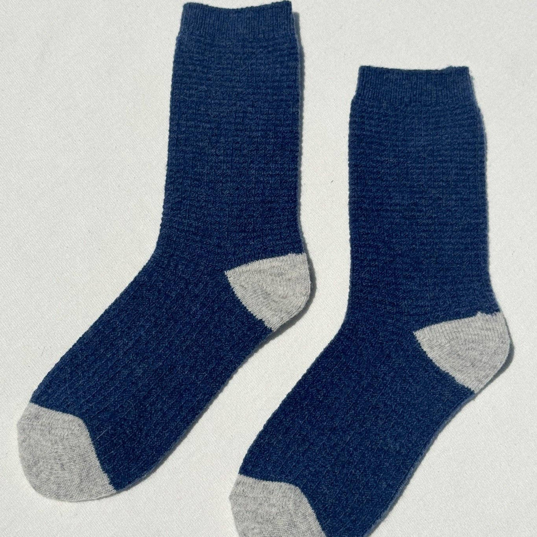 le bon wool waffle socks in denim and stone